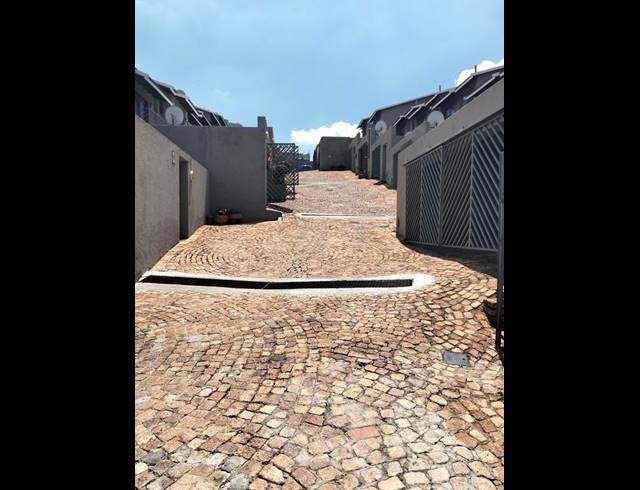 3 BEDROOM CLUSTER FOR SALE IN RIDGEWAY A